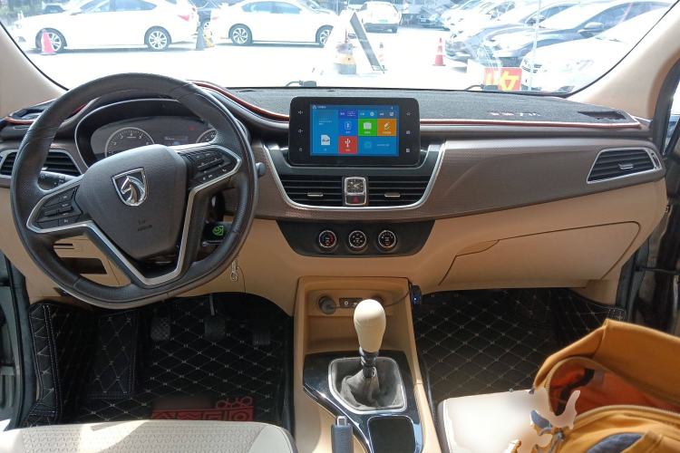 Used Baojun 730 2017 1.5T Manual Fashion Version 7 Seats China V Emission Standard Center Console
