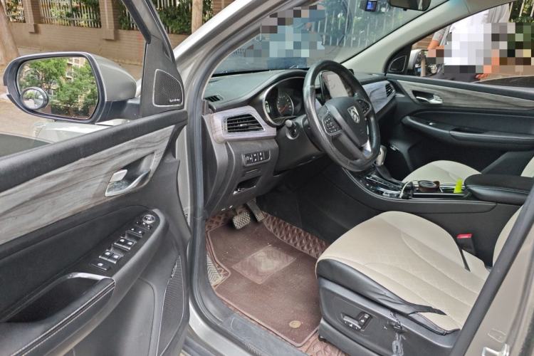 Used Baojun 730 2017 1.5T DCT Flagship Model 7 Seats China V Emission Standard Driver Seat