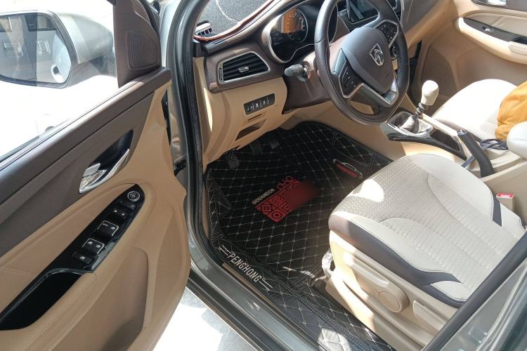 Used Baojun 730 2017 1.5T Manual Fashion Version 7 Seats China V Emission Standard Driver Seat