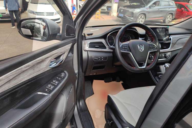 Used Baojun 730 2017 1.5T DCT Flagship Model 7 Seats China V Emission Standard Driver Seat