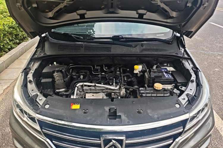 Used Baojun 730 2017 1.5T DCT Flagship Model 7 Seats China V Emission Standard Engine Bay