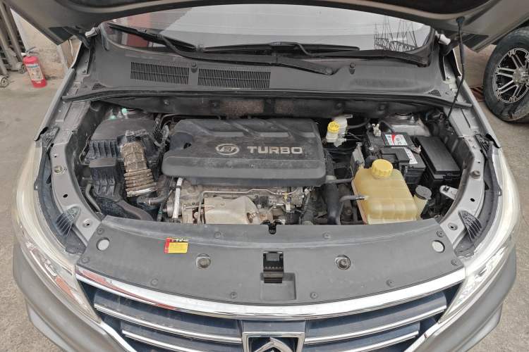 Used Baojun 730 2017 1.5T Manual Fashion Version 7 Seats China V Emission Standard Engine Bay