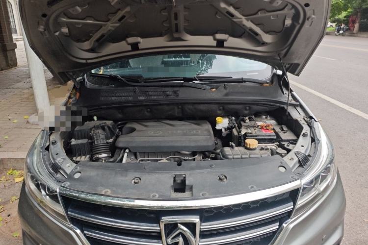 Used Baojun 730 2017 1.5T DCT Flagship Model 7 Seats China V Emission Standard Engine Bay