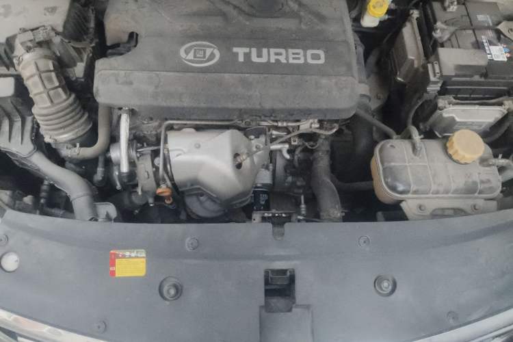 Used Baojun 730 2017 1.5T DCT Flagship Model 7 Seats China V Emission Standard Engine Bay