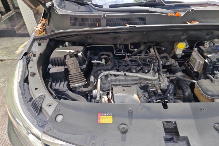 Used Baojun 730 2017 1.5T DCT Flagship Model 7 Seats China V Emission Standard Engine Bay Right