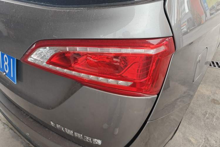 Used Baojun 730 2017 1.5T Manual Fashion Version 7 Seats China V Emission Standard Exterior 1