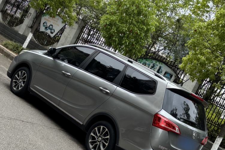 Used Baojun 730 2017 1.5T Manual Fashion Version 7 Seats China V Emission Standard Exterior 1