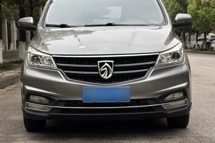 Used Baojun 730 2017 1.5T Manual Fashion Version 7 Seats China V Emission Standard Exterior 2
