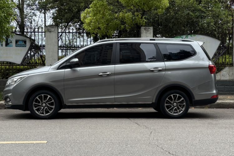Used Baojun 730 2017 1.5T Manual Fashion Version 7 Seats China V Emission Standard Exterior 6