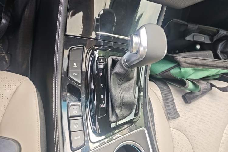 Used Baojun 730 2017 1.5T DCT Flagship Model 7 Seats China V Emission Standard Gear Lever