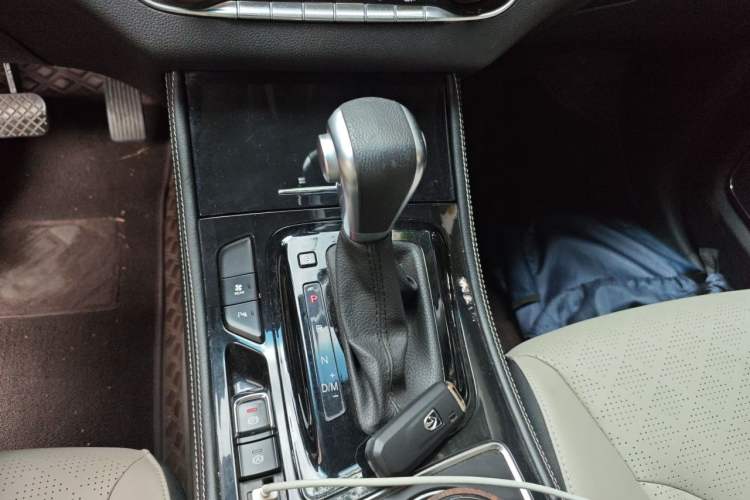 Used Baojun 730 2017 1.5T DCT Flagship Model 7 Seats China V Emission Standard Gear Lever