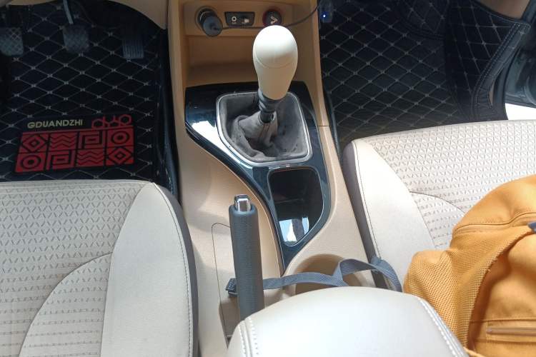 Used Baojun 730 2017 1.5T Manual Fashion Version 7 Seats China V Emission Standard Gear Lever