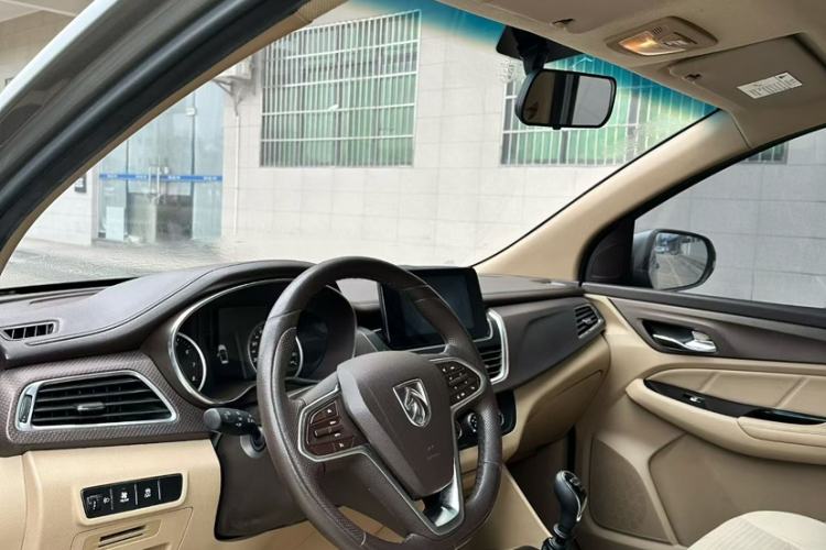 Used Baojun 730 2017 1.5T Manual Fashion Version 7 Seats China V Emission Standard Interior 2