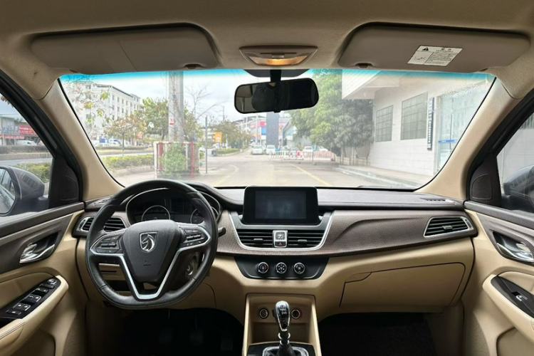Used Baojun 730 2017 1.5T Manual Fashion Version 7 Seats China V Emission Standard Interior 3