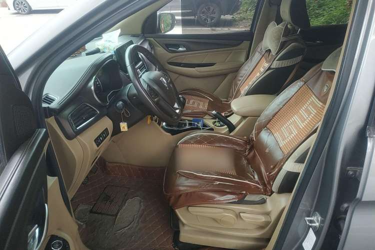 Used Baojun 730 2017 1.5T Manual Fashion Version 7 Seats China V Emission Standard Left Front Seat
