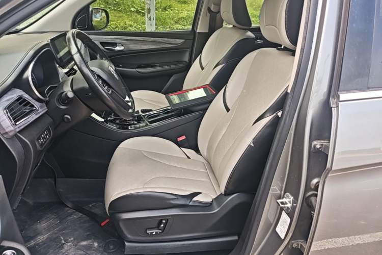 Used Baojun 730 2017 1.5T DCT Flagship Model 7 Seats China V Emission Standard Left Front Seat