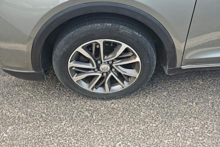 Used Baojun 730 2017 1.5T DCT Flagship Model 7 Seats China V Emission Standard Left Front Wheel Hub
