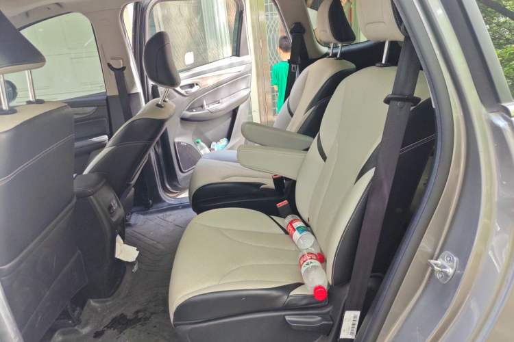 Used Baojun 730 2017 1.5T DCT Flagship Model 7 Seats China V Emission Standard Left Rear Seat