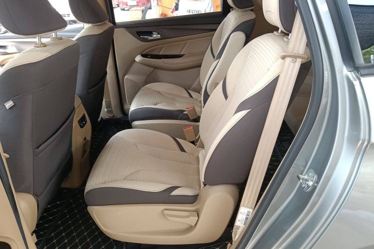Used Baojun 730 2017 1.5T Manual Fashion Version 7 Seats China V Emission Standard Left Rear Seat