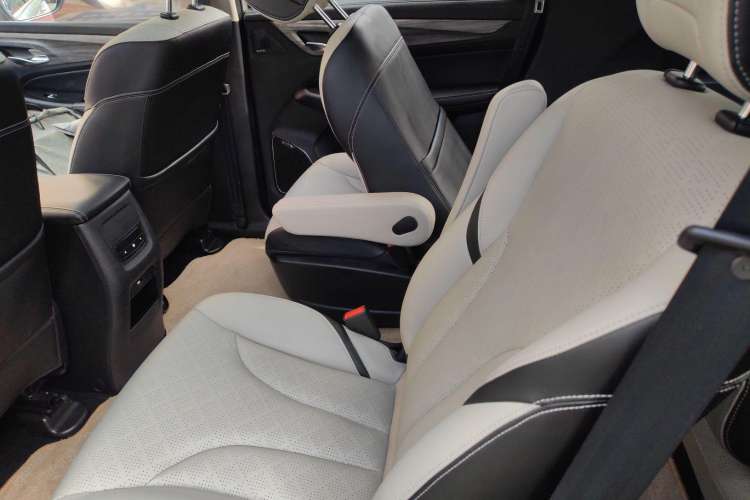 Used Baojun 730 2017 1.5T DCT Flagship Model 7 Seats China V Emission Standard Left Rear Seat