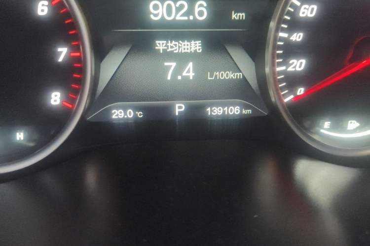 Used Baojun 730 2017 1.5T DCT Flagship Model 7 Seats China V Emission Standard Odometer Close Up