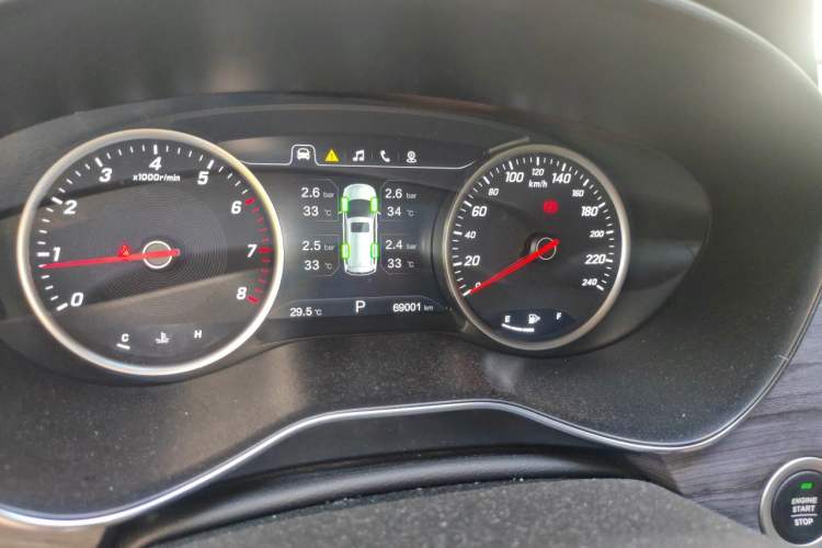 Used Baojun 730 2017 1.5T DCT Flagship Model 7 Seats China V Emission Standard Odometer Close Up
