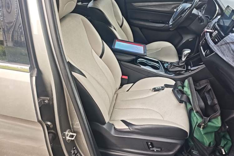 Used Baojun 730 2017 1.5T DCT Flagship Model 7 Seats China V Emission Standard Right Front Seat