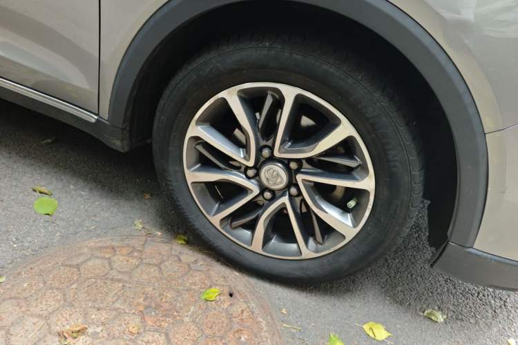 Used Baojun 730 2017 1.5T DCT Flagship Model 7 Seats China V Emission Standard Right Front Wheel Hub