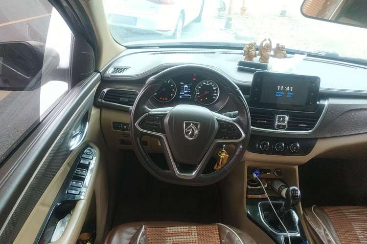 Used Baojun 730 2017 1.5T Manual Fashion Version 7 Seats China V Emission Standard Steering Wheel