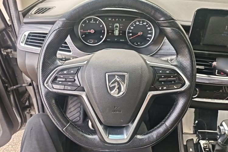 Used Baojun 730 2017 1.5T DCT Flagship Model 7 Seats China V Emission Standard Steering Wheel
