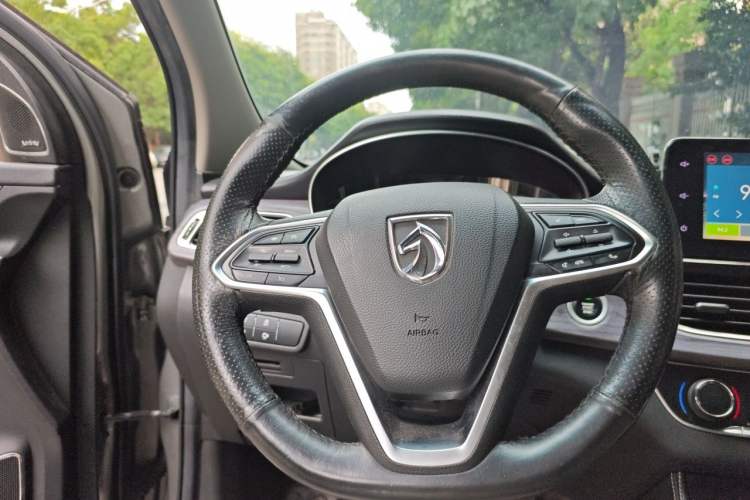Used Baojun 730 2017 1.5T DCT Flagship Model 7 Seats China V Emission Standard Steering Wheel
