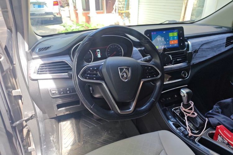 Used Baojun 730 2017 1.5T DCT Flagship Model 7 Seats China V Emission Standard Steering Wheel
