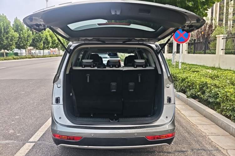 Used Baojun 730 2017 1.5T DCT Flagship Model 7 Seats China V Emission Standard Trunk