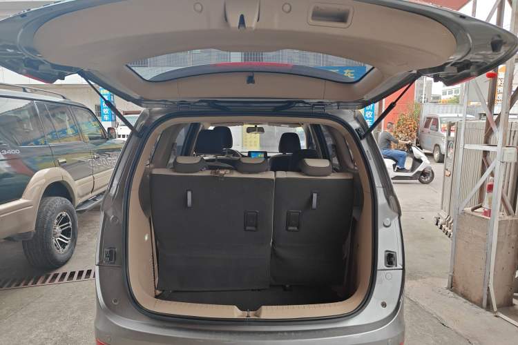 Used Baojun 730 2017 1.5T Manual Fashion Version 7 Seats China V Emission Standard Trunk