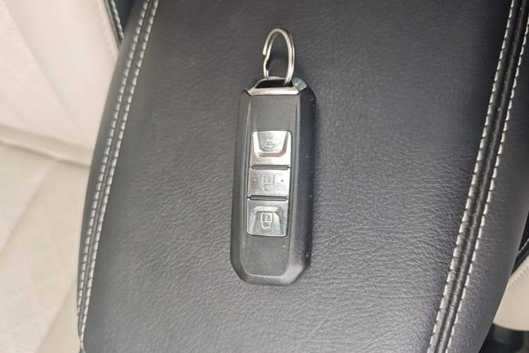 Used Baojun 730 2017 1.5T DCT Flagship Model 7 Seats China V Emission Standard Vehicle Key