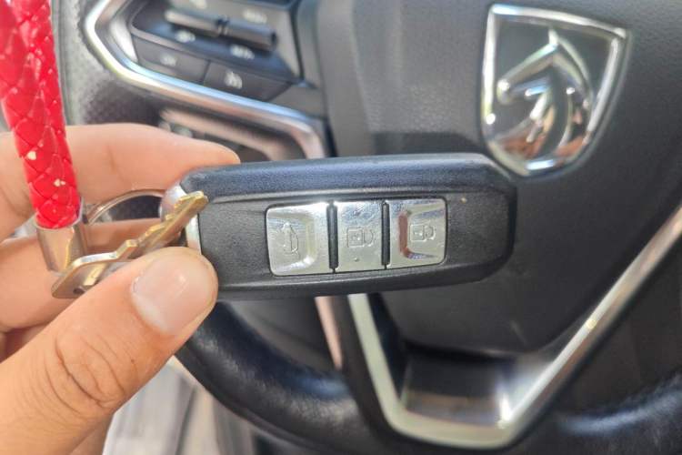 Used Baojun 730 2017 1.5T DCT Flagship Model 7 Seats China V Emission Standard Vehicle Key