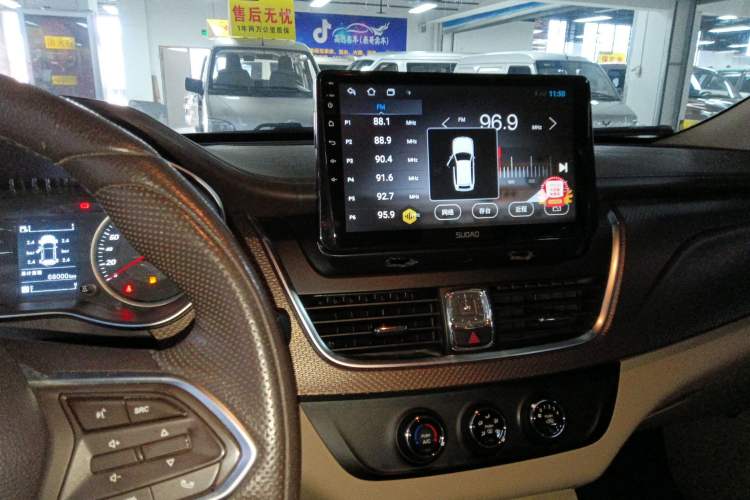 Used Baojun 730 2017 1.5T Manual Fashion Version 7 Seats China V Emission Standard Audio And AC Panel