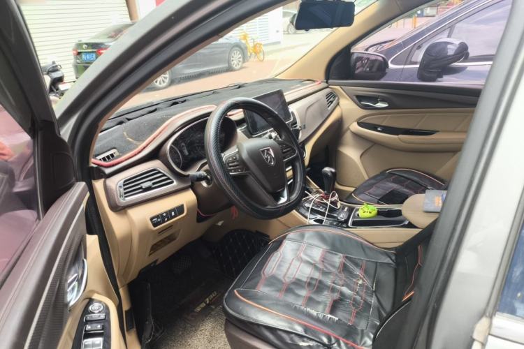 Used Baojun 730 2017 1.8L iAMT Luxury Version 7-Seater Driver Seat