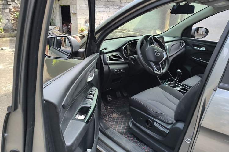 Used Baojun 730 2017 1.5T Manual Fashion Version 7 Seats China V Emission Standard Driver Seat