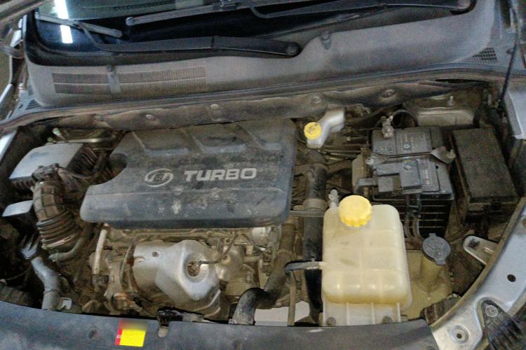 Used Baojun 730 2017 1.5T Manual Fashion Version 7 Seats China V Emission Standard Engine Bay