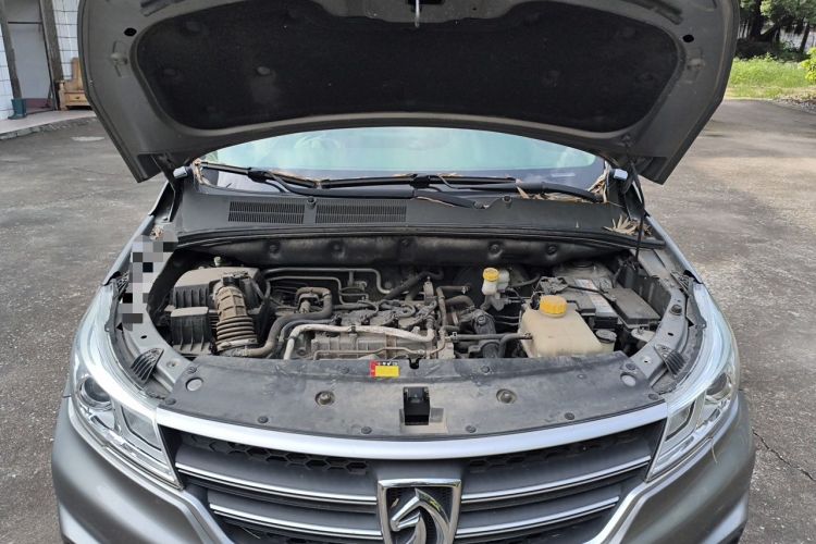 Used Baojun 730 2017 1.5T Manual Fashion Version 7 Seats China V Emission Standard Engine Bay
