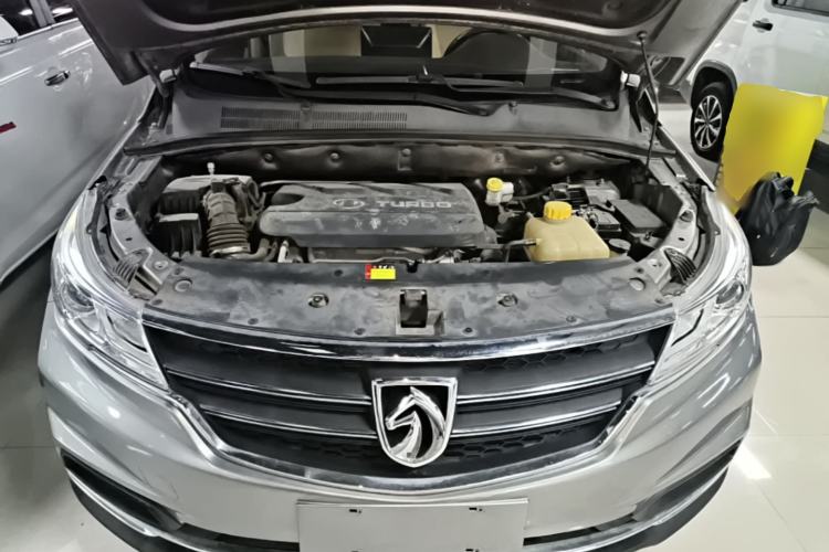 Used Baojun 730 2017 1.5T Manual Fashion Version 7 Seats China V Emission Standard Engine Bay