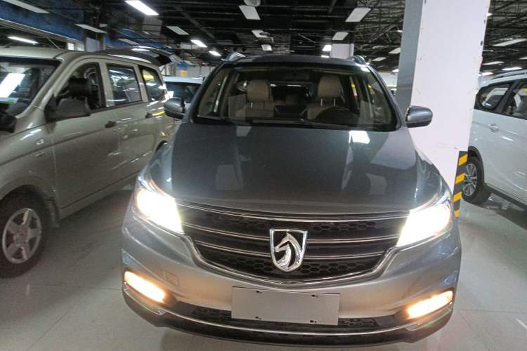 Used Baojun 730 2017 1.5T Manual Fashion Version 7 Seats China V Emission Standard Front