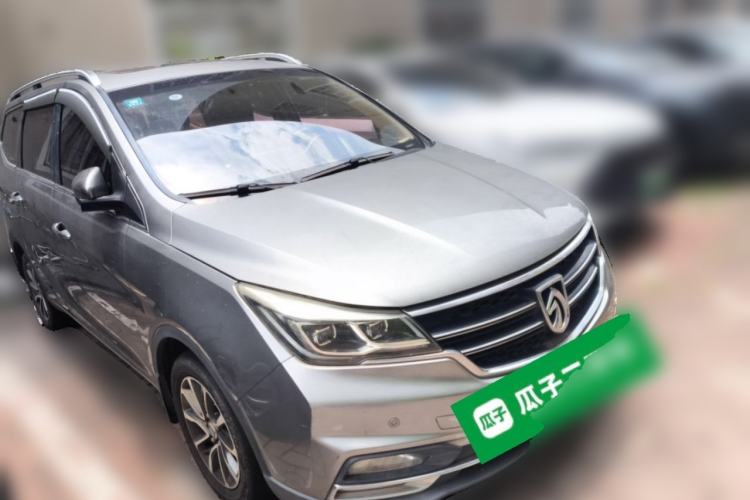 Used Baojun 730 2017 1.8L iAMT Luxury Version 7-Seater Front Right 45 Deg