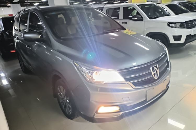 Used Baojun 730 2017 1.5T Manual Fashion Version 7 Seats China V Emission Standard Front Right 45 Deg