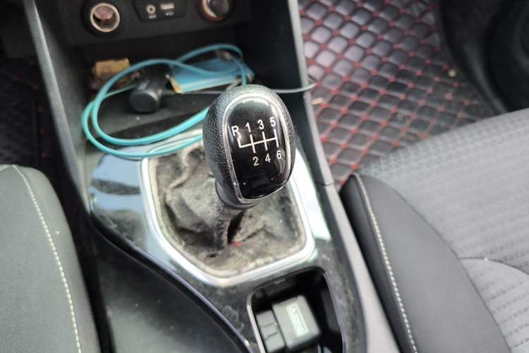 Used Baojun 730 2017 1.5T Manual Fashion Version 7 Seats China V Emission Standard Gear Lever