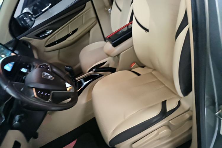 Used Baojun 730 2017 1.5T Manual Fashion Version 7 Seats China V Emission Standard Left Front Seat
