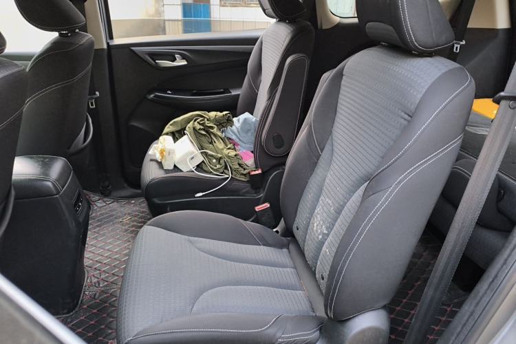 Used Baojun 730 2017 1.5T Manual Fashion Version 7 Seats China V Emission Standard Left Rear Seat