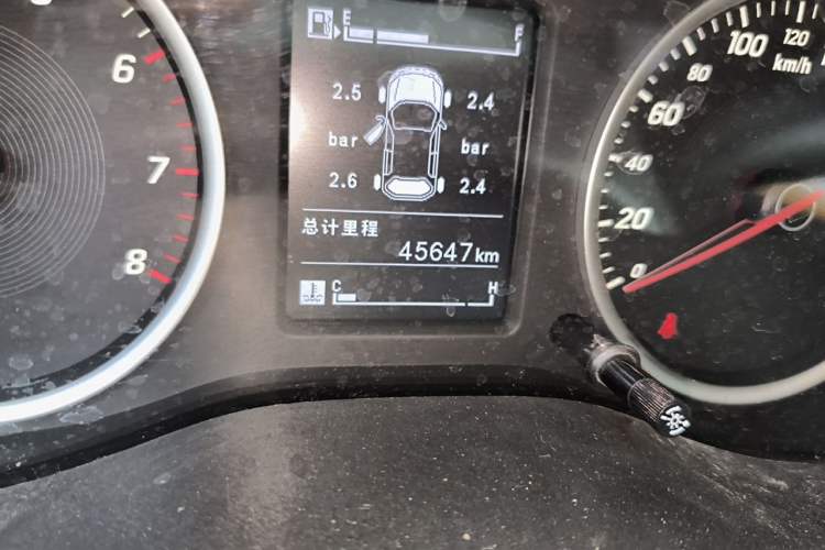 Used Baojun 730 2017 1.5T Manual Fashion Version 7 Seats China V Emission Standard Odometer Close Up