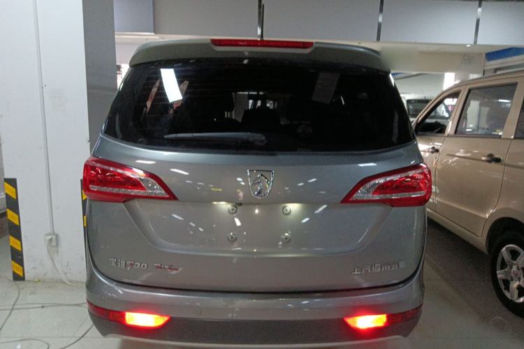 Used Baojun 730 2017 1.5T Manual Fashion Version 7 Seats China V Emission Standard Rear